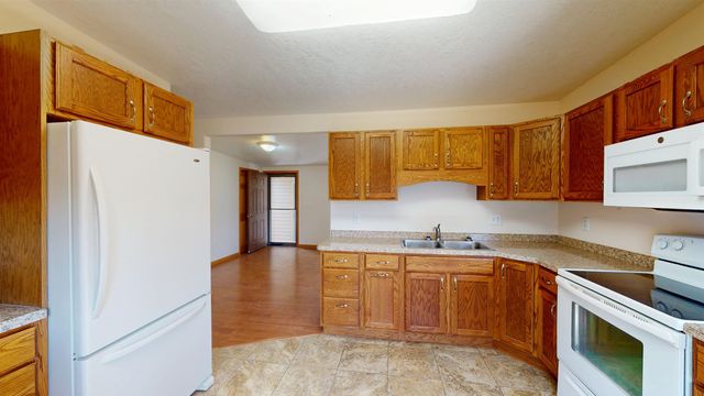 115 18th St SW, Minot, ND 58701
