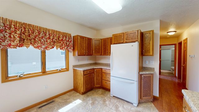 115 18th St SW, Minot, ND 58701