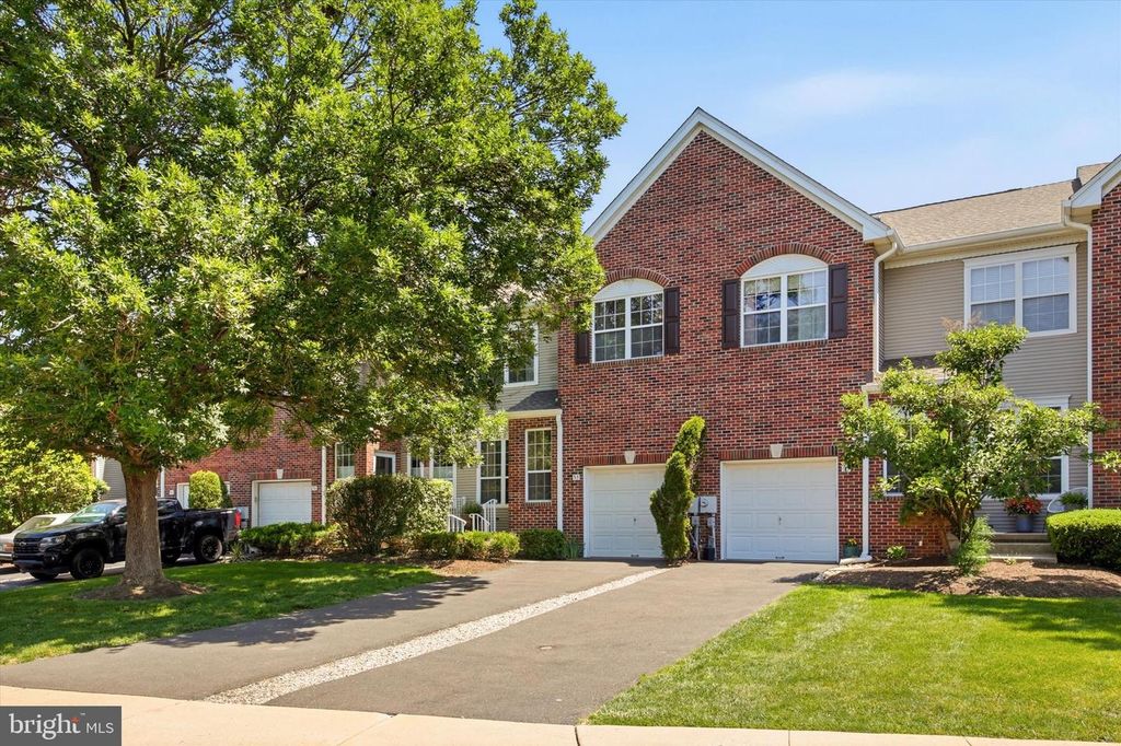 53 DISPATCH DR, Washington Crossing, PA 18977