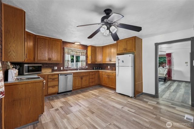 2440 Birch Bay Lynden Road, Custer, WA 98240