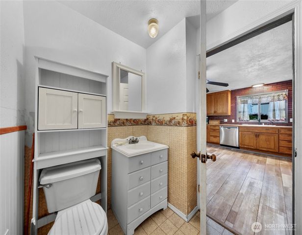 2440 Birch Bay Lynden Road, Custer, WA 98240