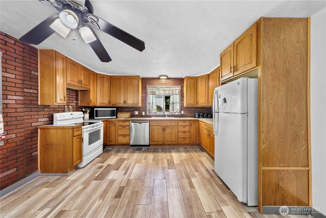 2440 Birch Bay Lynden Road, Custer, WA 98240