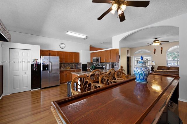 2915 SE 4th Pl, Homestead, FL 33033