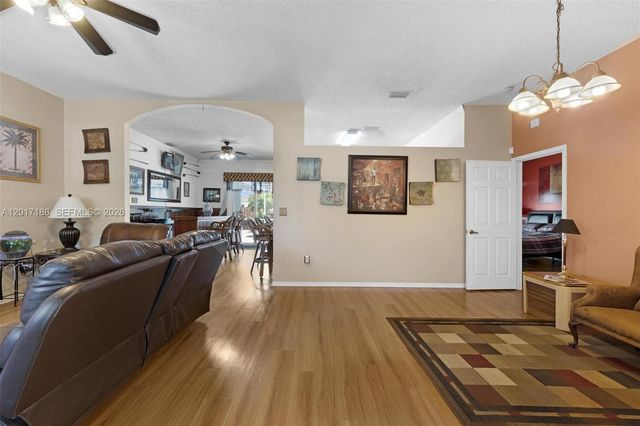 2915 SE 4th Pl, Homestead, FL 33033