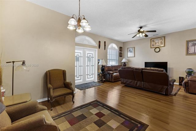 2915 SE 4th Pl, Homestead, FL 33033