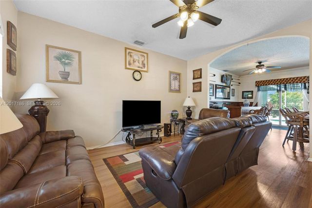 2915 SE 4th Pl, Homestead, FL 33033