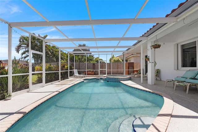2915 SE 4th Pl, Homestead, FL 33033
