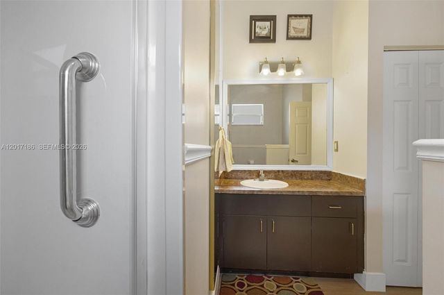 2915 SE 4th Pl, Homestead, FL 33033