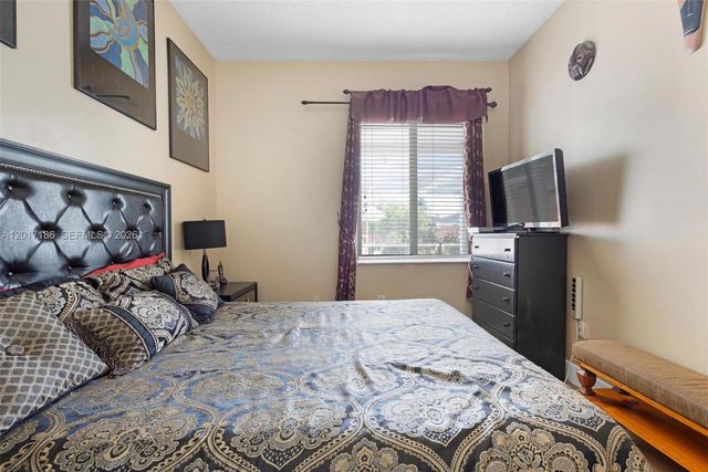 2915 SE 4th Pl, Homestead, FL 33033