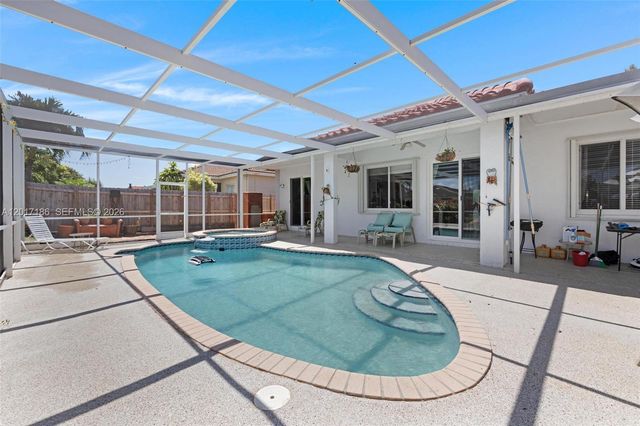 2915 SE 4th Pl, Homestead, FL 33033