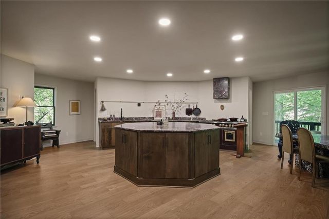595 Overbrook Drive NW, Atlanta, GA 30318