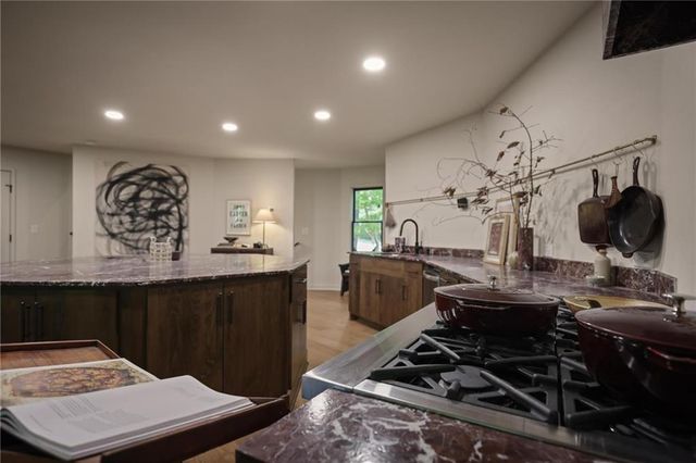 595 Overbrook Drive NW, Atlanta, GA 30318