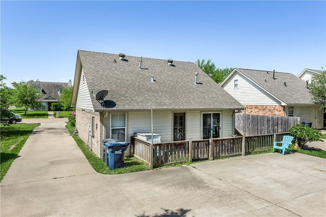 2413 Pintail Loop, College Station, TX 77845