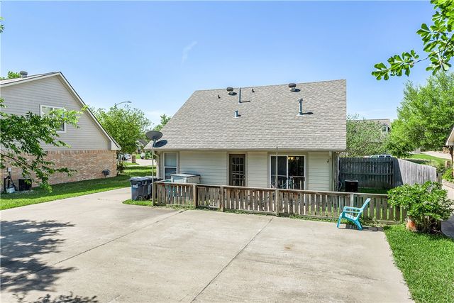 2413 Pintail Loop, College Station, TX 77845