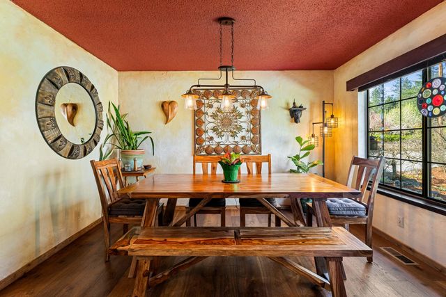 1973 Southgate Way, Grants Pass, OR 97527