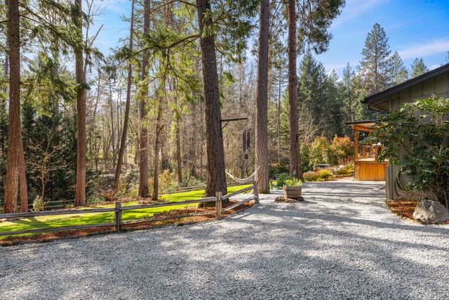 1973 Southgate Way, Grants Pass, OR 97527