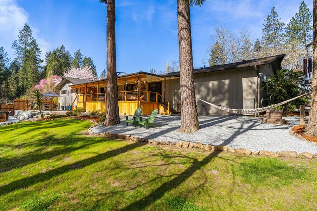 1973 Southgate Way, Grants Pass, OR 97527