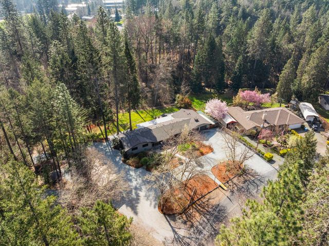 1973 Southgate Way, Grants Pass, OR 97527