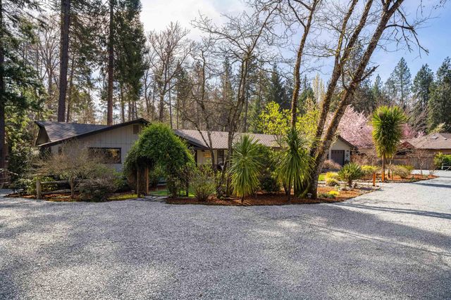 1973 Southgate Way, Grants Pass, OR 97527