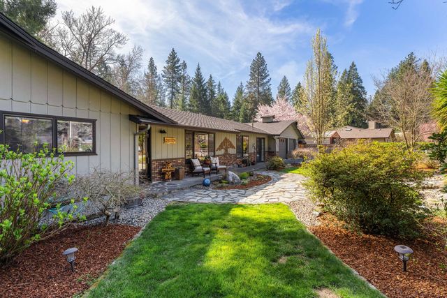 1973 Southgate Way, Grants Pass, OR 97527