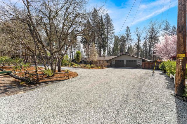 1973 Southgate Way, Grants Pass, OR 97527