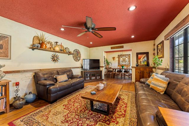 1973 Southgate Way, Grants Pass, OR 97527