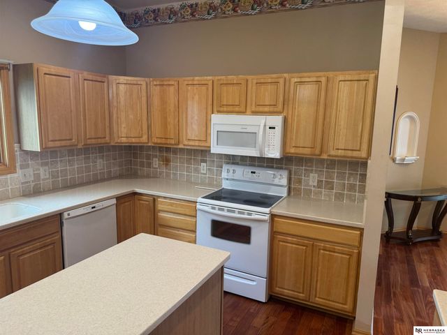 2301 City View Court, Lincoln, NE 68521
