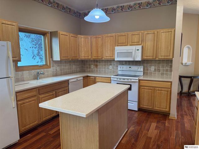2301 City View Court, Lincoln, NE 68521