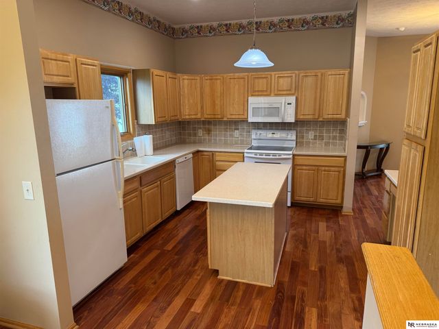 2301 City View Court, Lincoln, NE 68521
