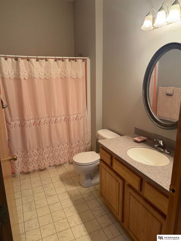 2301 City View Court, Lincoln, NE 68521