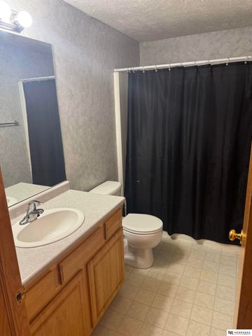 2301 City View Court, Lincoln, NE 68521