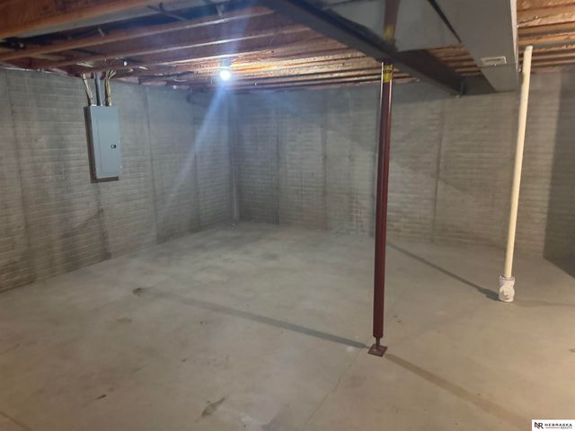 2301 City View Court, Lincoln, NE 68521