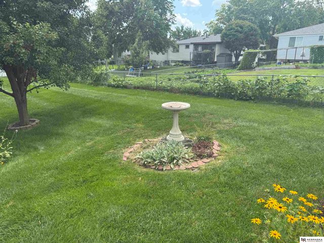 2301 City View Court, Lincoln, NE 68521
