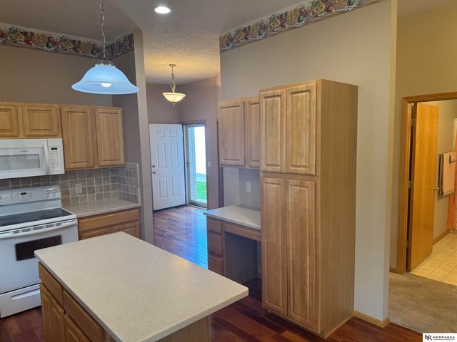 2301 City View Court, Lincoln, NE 68521