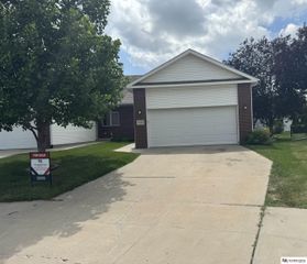 2301 City View Court, Lincoln, NE 68521
