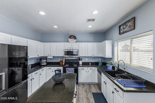 57 W SADDLE Way, San Tan Valley, AZ 85143