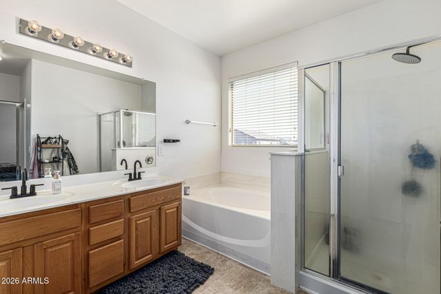 57 W SADDLE Way, San Tan Valley, AZ 85143