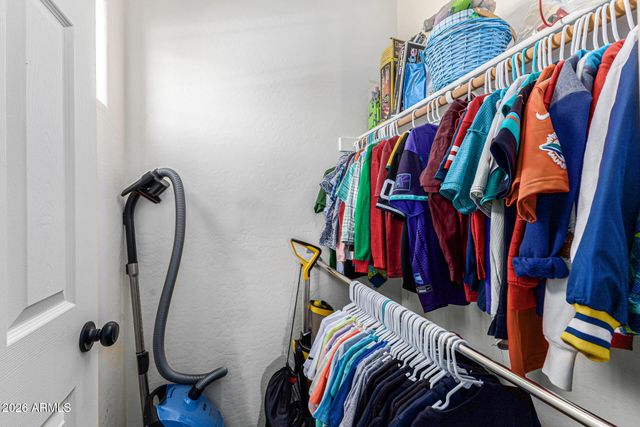 57 W SADDLE Way, San Tan Valley, AZ 85143