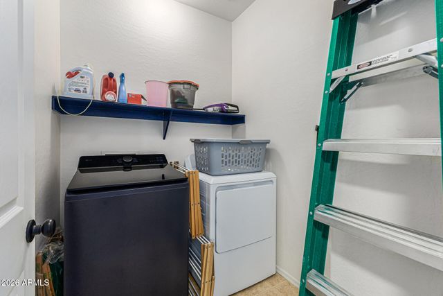 57 W SADDLE Way, San Tan Valley, AZ 85143