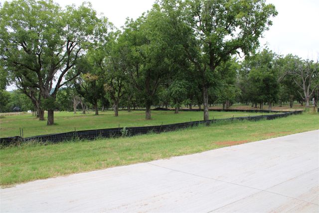3177 E Landings S, Granbury, TX 76048