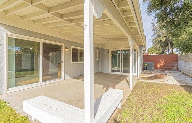 11325 Rockridge Ln, Fontana, CA 92337