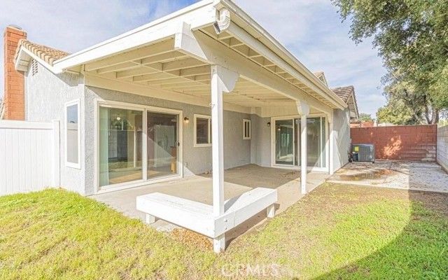 11325 Rockridge Ln, Fontana, CA 92337