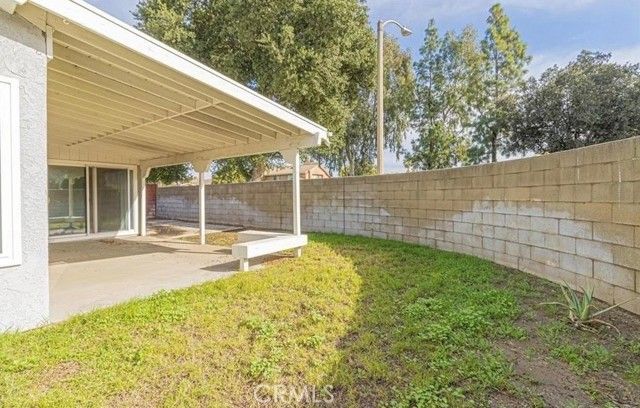 11325 Rockridge Ln, Fontana, CA 92337