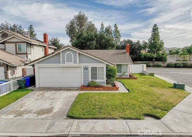 11325 Rockridge Ln, Fontana, CA 92337