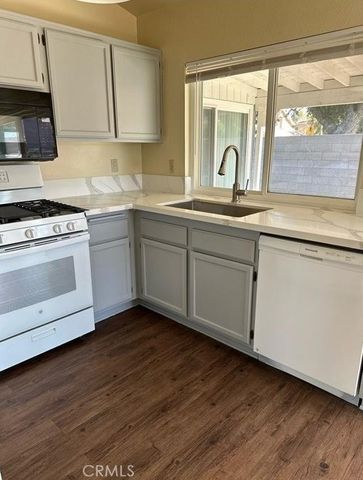 11325 Rockridge Ln, Fontana, CA 92337