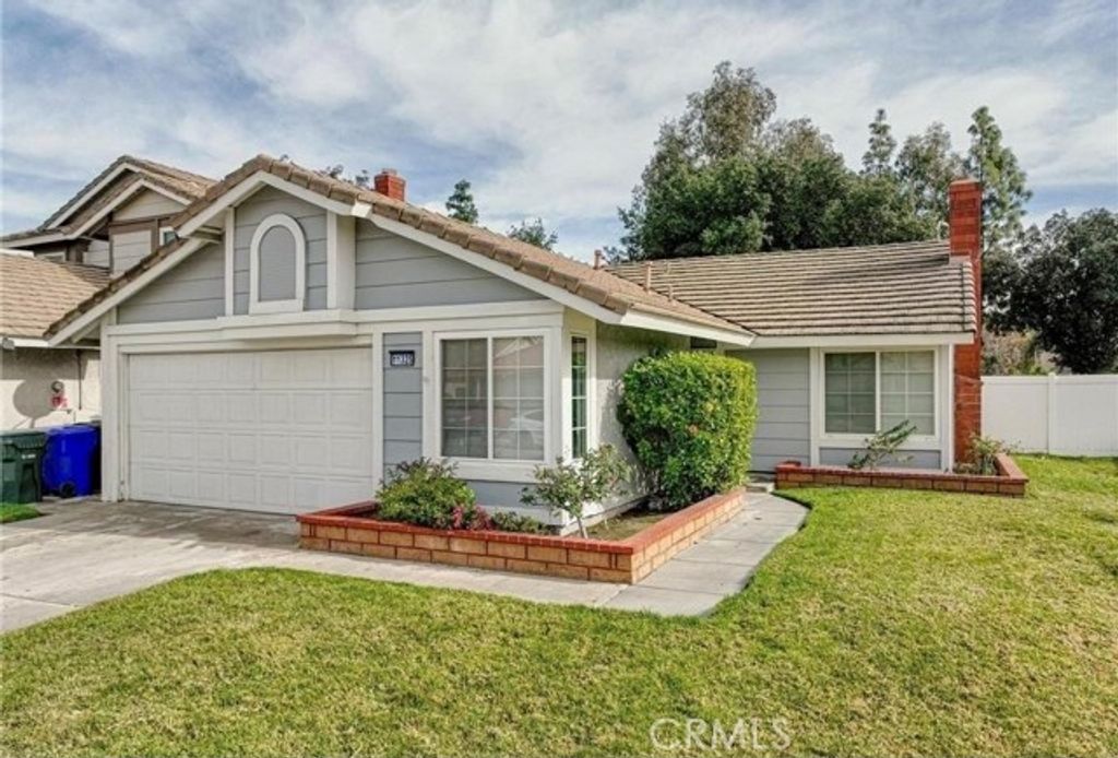 11325 Rockridge Ln, Fontana, CA 92337