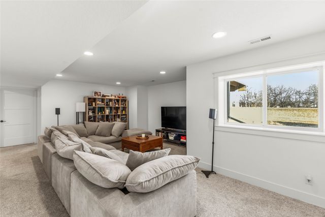 680 Morning Star Court, Waukee, IA 50263