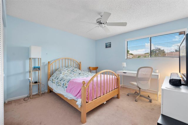 10019 NW 5th Street, Plantation, FL 33324