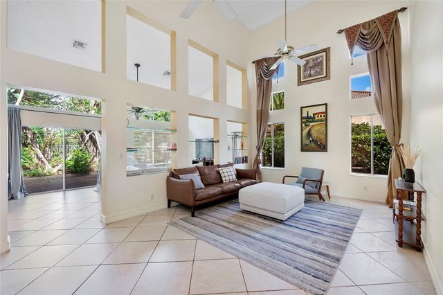 10019 NW 5th Street, Plantation, FL 33324