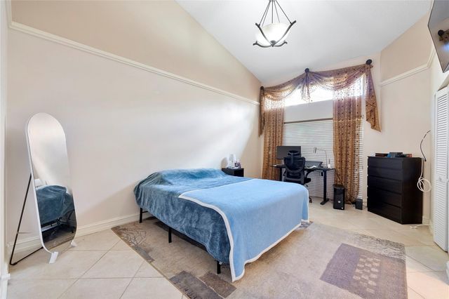 10019 NW 5th Street, Plantation, FL 33324